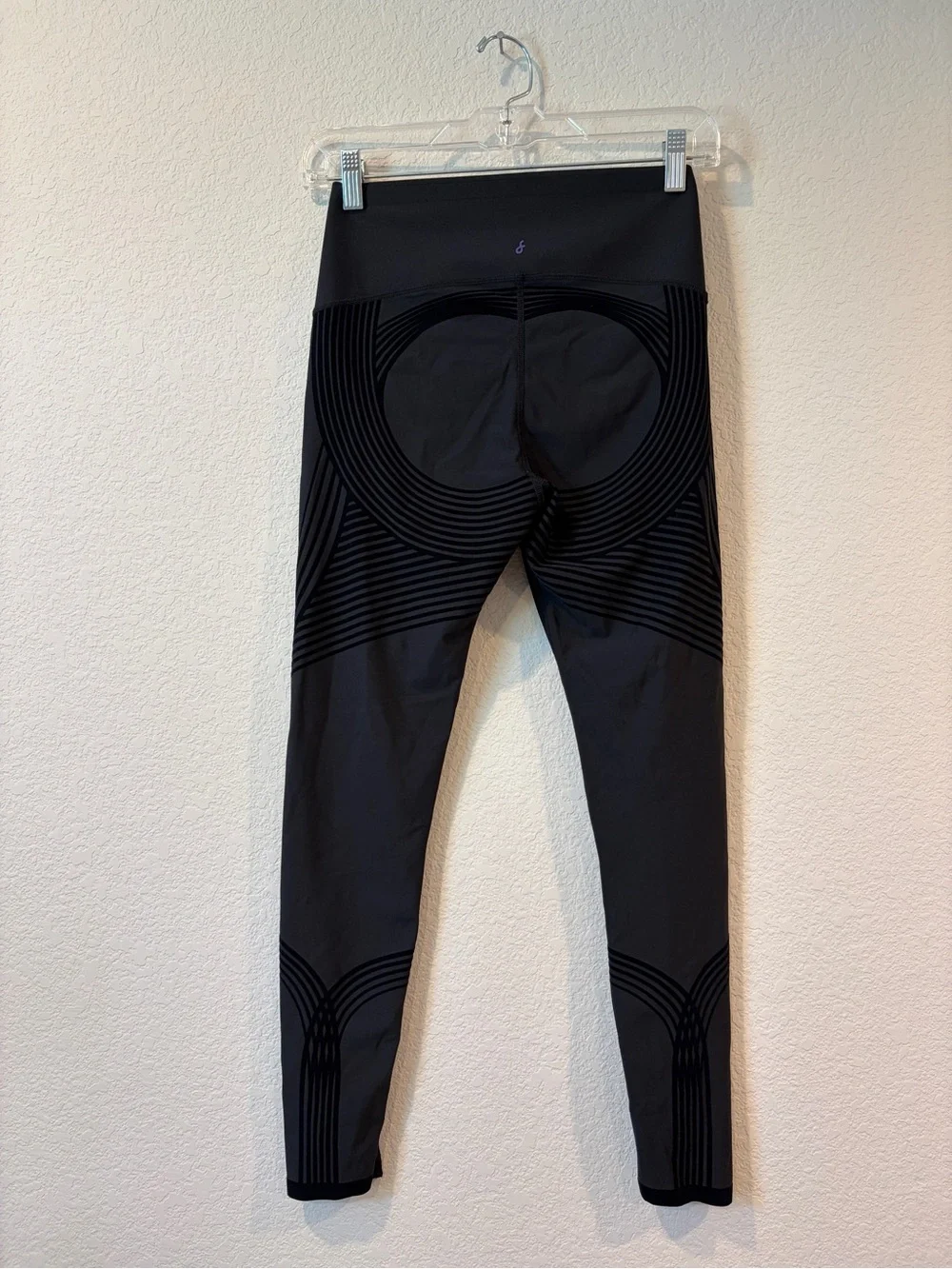 Fanka Women’s Black Reversible Body Sculpt 7/8 Leggings - Est Small - Picture 4 of 10
